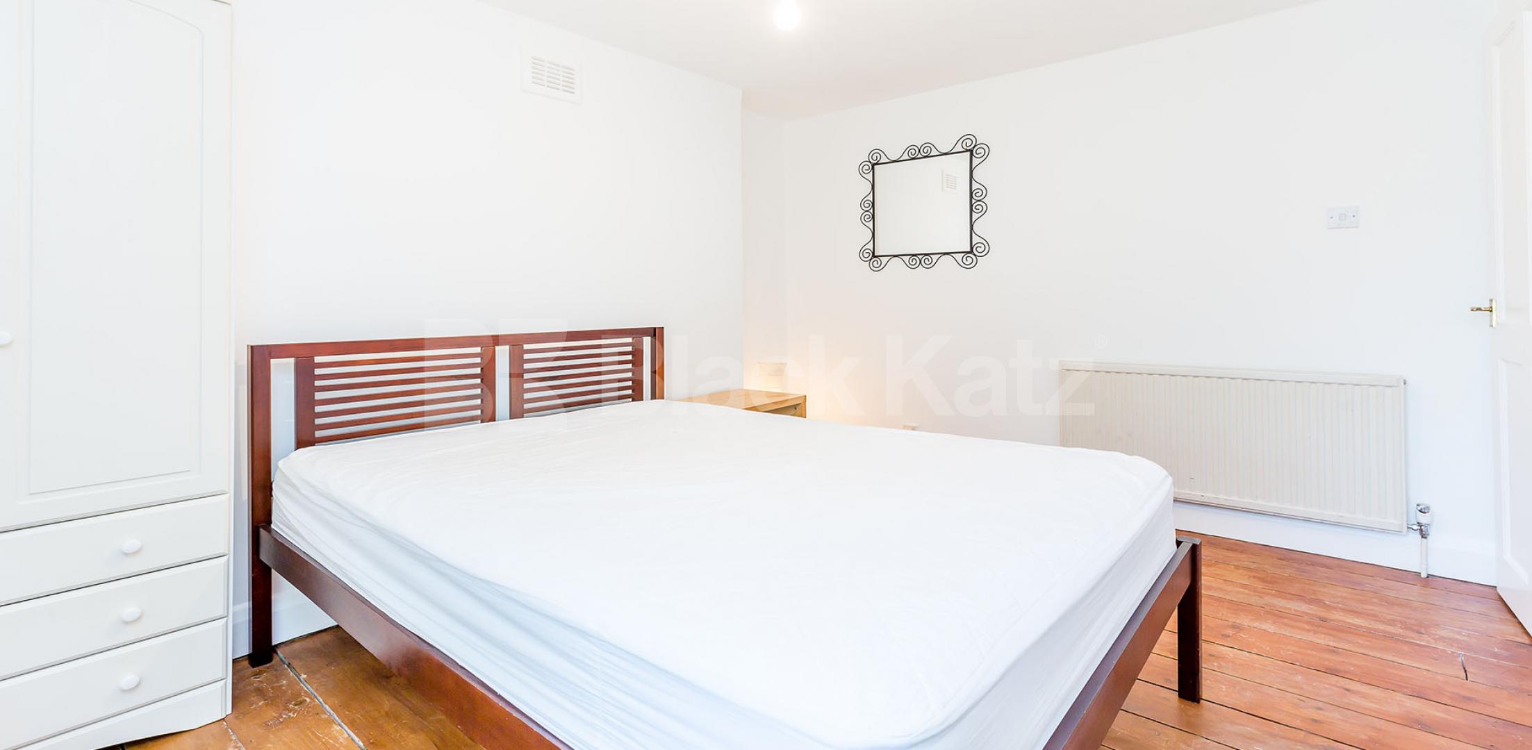 Split level 3 bed 2 bath modern apartment in central zone 1 location with garden Grays Inn Road, Holborn / Kings Cross